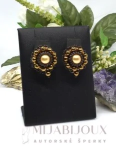 Ručně šité klipsy s hnědými voskovanými perlami