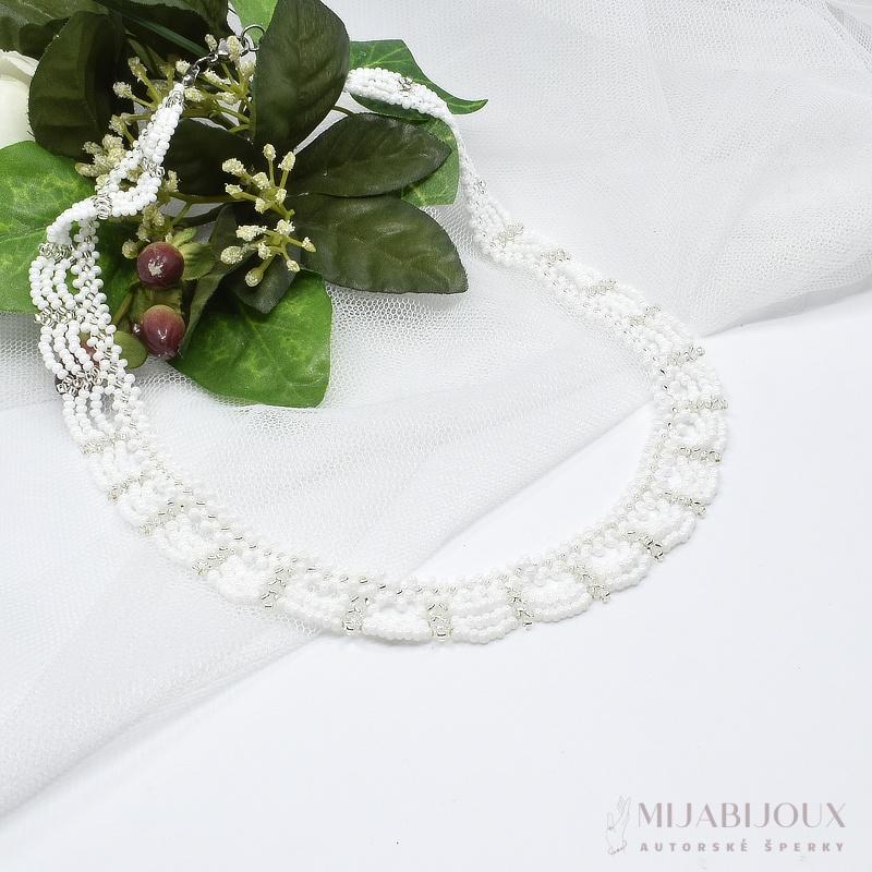Bílý jemný náhrdelník 