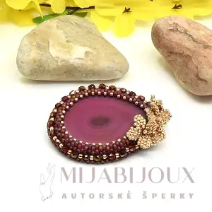 Brož z minerálu růžový achát