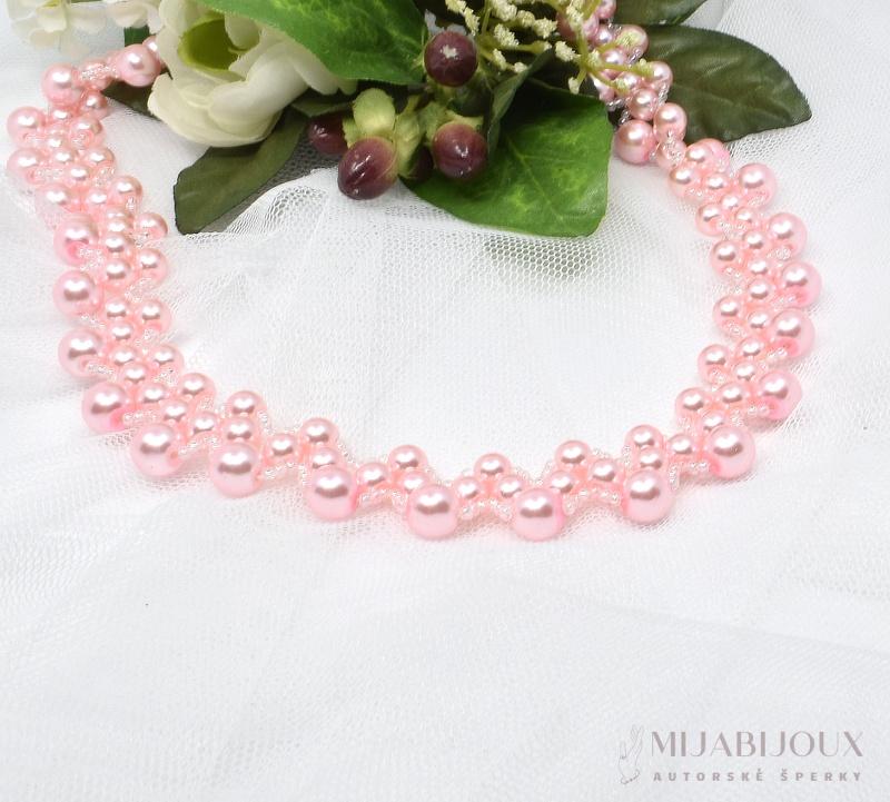 Růžový korálkový náhrdelník
