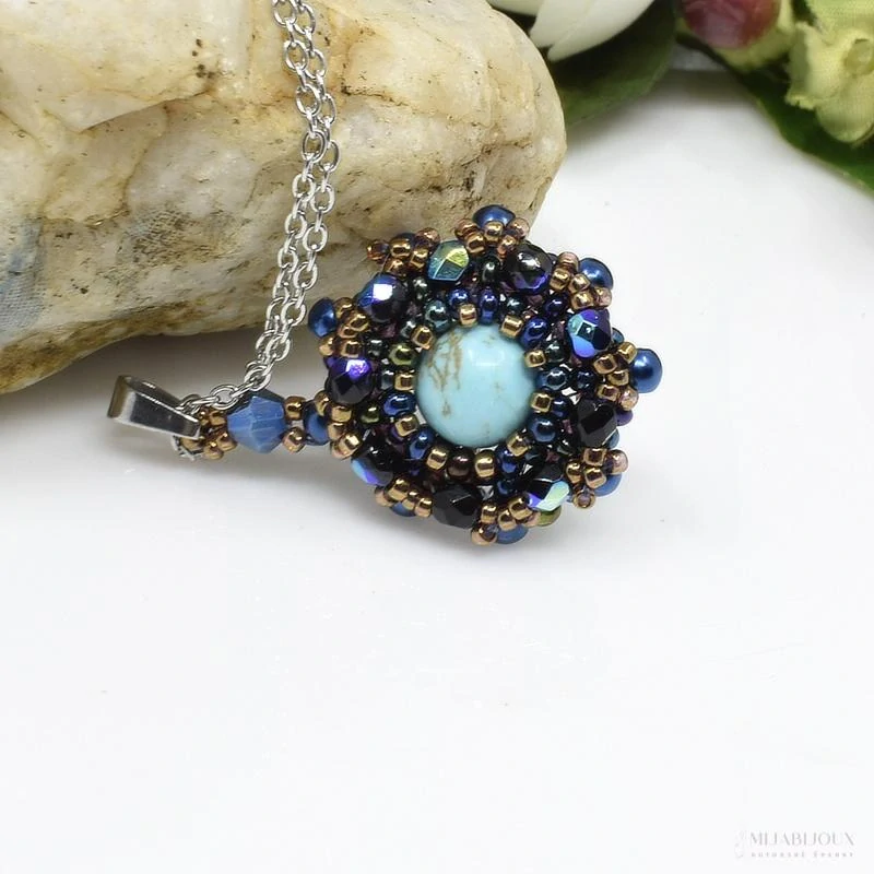 Elegantní náhrdelník s tyrkenitem a broušenými korálky