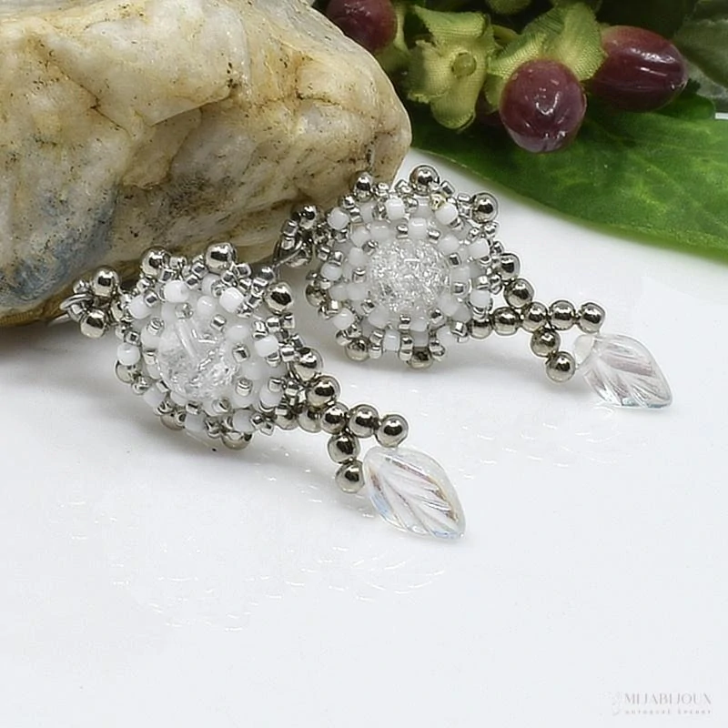 Elegantní šité náušnice s práskaným křišťálem