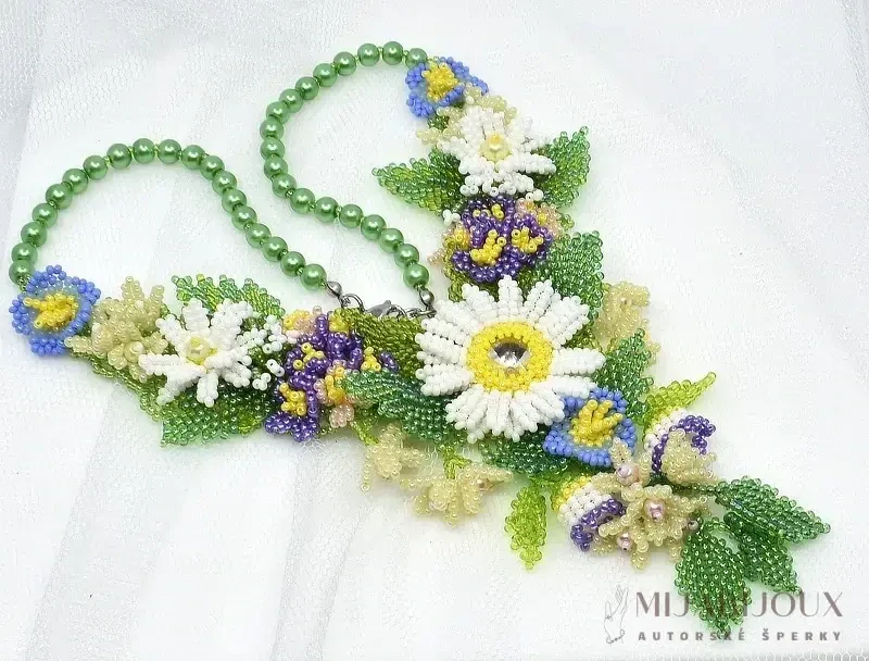 Masivní náhrdelník Kytice lučních květů